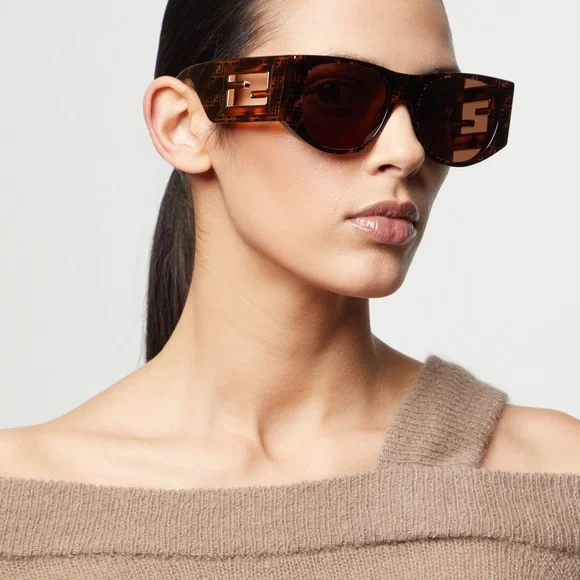 New 💯Authentic FENDI Baguette FE40109I 55E Sunglasses